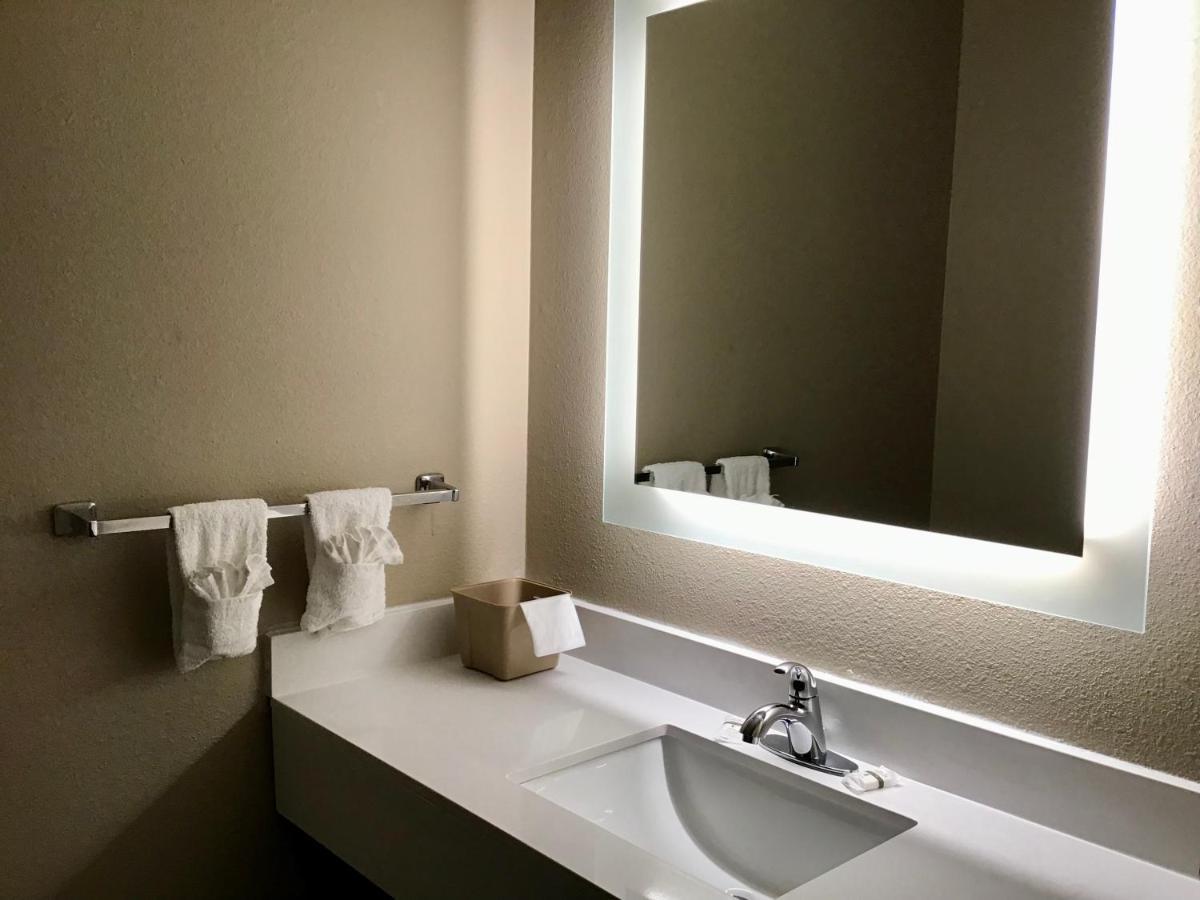 Motel Super 8 By Wyndham Tri-cities 2*