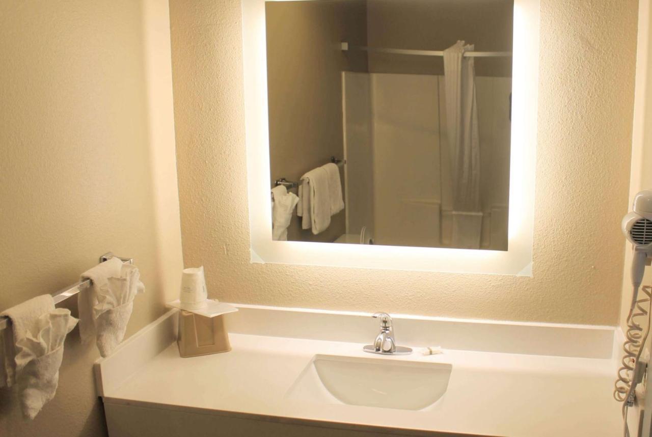 Motel Super 8 By Wyndham Tri-cities 2*